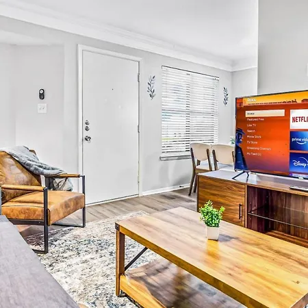 Ferienwohnung Embrace Austins Vibrant Heart Elegant 1Br Haven